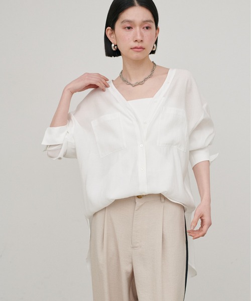 LARUTA（ラルータ）の「【LARUTA】2WAYVネックスキッパーシャツ（シャツ/ブラウス・レディース・ベージュ/サックスブルー/チャコールグレー/オフホワイト・FREE）」の5枚目の写真