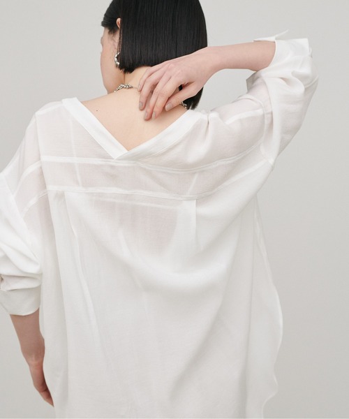 LARUTA（ラルータ）の「【LARUTA】2WAYVネックスキッパーシャツ（シャツ/ブラウス・レディース・ベージュ/サックスブルー/チャコールグレー/オフホワイト・FREE）」の7枚目の写真