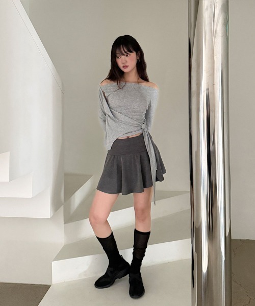 4INT.(フォイント)の「カシュクール ラウンド 長袖 Tシャツ(Tシャツ/カットソー・レディース・グレー/ホワイト/ブラック・FREE)」の21枚目の写真