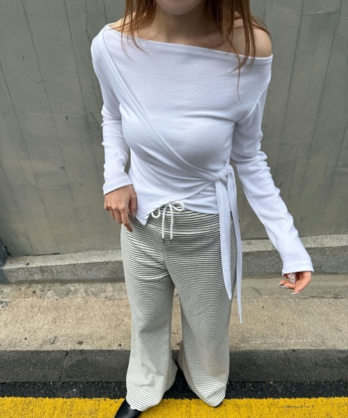 4INT.(フォイント)の「カシュクール ラウンド 長袖 Tシャツ(Tシャツ/カットソー・レディース・グレー/ホワイト/ブラック・FREE)」の12枚目の写真