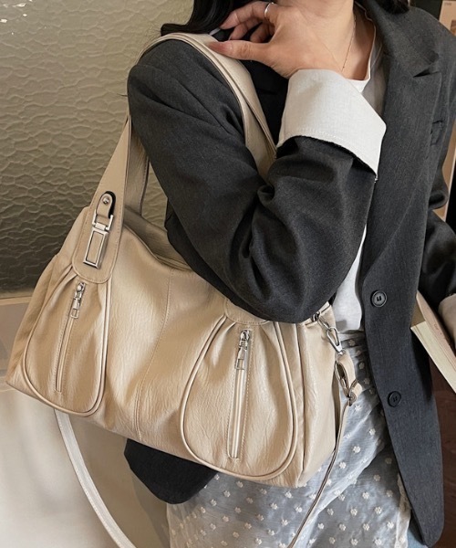 Teem Store(チームストア)の「【大容量◎/2WAY】フロントジップポケットショルダーバッグ(ショルダーバッグ・レディース・ダークブラウン/ブラウン/レッド/アイボリー/ブラック・F)」の2枚目の写真