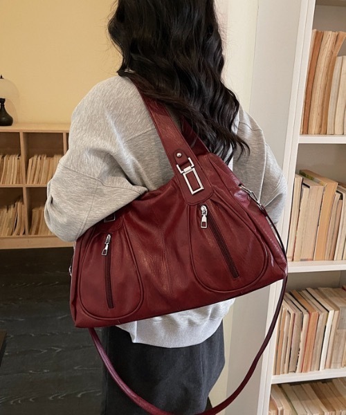 Teem Store(チームストア)の「【大容量◎/2WAY】フロントジップポケットショルダーバッグ(ショルダーバッグ・レディース・ダークブラウン/ブラウン/レッド/アイボリー/ブラック・F)」の7枚目の写真