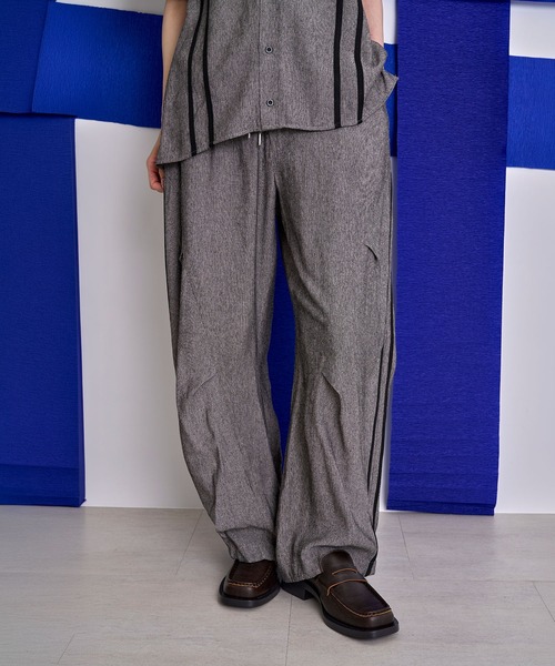 Nora Lily(ノラリリー)の「【Nora Lily】Retro Line Track Barrel Pants(その他パンツ・メンズ・サックスブルー/チャコールグレー/グレー・FREE)」の1枚目の写真
