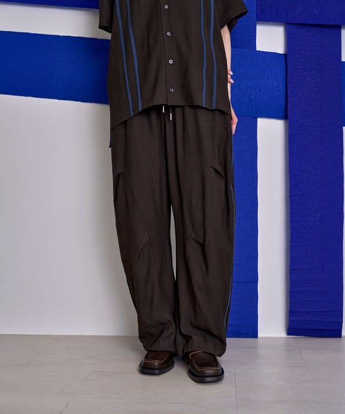 Nora Lily(ノラリリー)の「【Nora Lily】Retro Line Track Barrel Pants(その他パンツ・メンズ・サックスブルー/チャコールグレー/グレー・FREE)」の2枚目の写真
