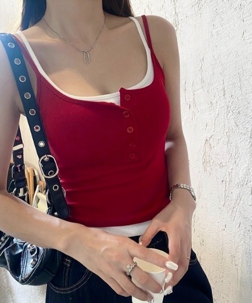 LADY LIKE(レディライク)の「【春夏新作】レイヤード風カップ付きヘンリーネックキャミタンク(キャミソール・レディース・レッド/ブラック/ネイビー・M)」の12枚目の写真
