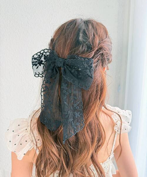 MAJESTIC LEGON(マジェスティックレゴン)の「シアーリボンバレッタ(バレッタ/ヘアクリップ・レディース・オフホワイト/ブラック・FREE)」の2枚目の写真