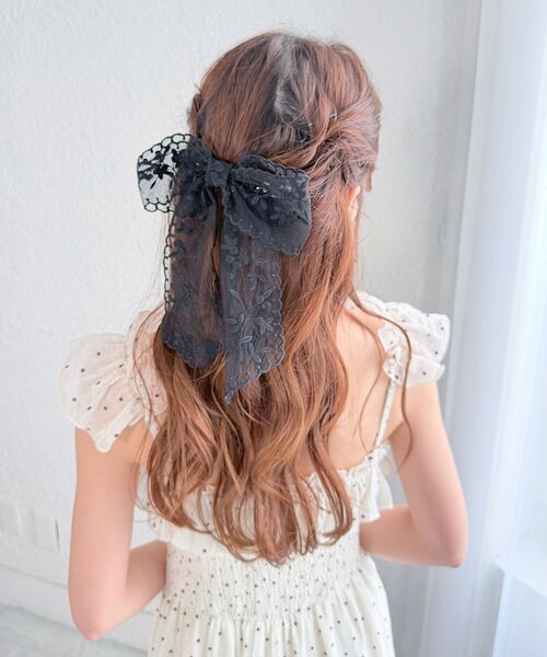 MAJESTIC LEGON(マジェスティックレゴン)の「シアーリボンバレッタ(バレッタ/ヘアクリップ・レディース・オフホワイト/ブラック・FREE)」の4枚目の写真