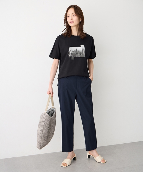 A/C DESIGN BY ALPHA CUBIC(エーシーデザインバイアルファキュービック)の「タウンフォトスムースTシャツ【すごツヤ・接触冷感・UVカット】(Tシャツ/カットソー・レディース・ブラック/ライトグレー・M/L/LL)」の8枚目の写真