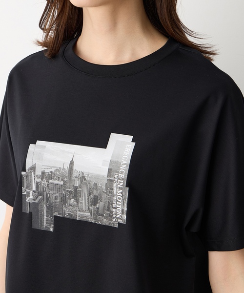 A/C DESIGN BY ALPHA CUBIC(エーシーデザインバイアルファキュービック)の「タウンフォトスムースTシャツ【すごツヤ・接触冷感・UVカット】(Tシャツ/カットソー・レディース・ブラック/ライトグレー・M/L/LL)」の10枚目の写真