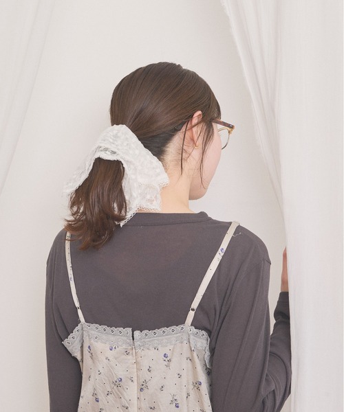 fig Ｌondon（フィグロンドン）の「Hazel chouchou（シュシュ・レディース・ホワイト/ブラック・FREE）」の3枚目の写真