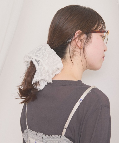 fig Ｌondon（フィグロンドン）の「Hazel chouchou（シュシュ・レディース・ホワイト/ブラック・FREE）」の4枚目の写真