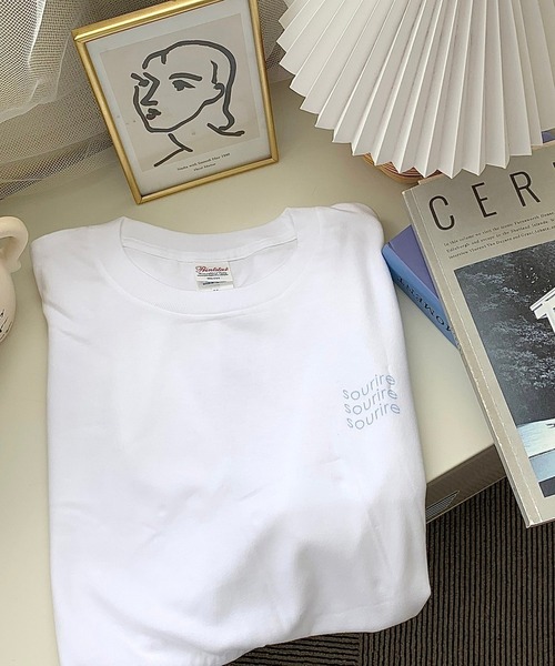 tunee(チュニー)の「シンプル英字ワンポイント半袖Tシャツ(hsyd)(Tシャツ/カットソー・レディース・ホワイト・LARGE)」の2枚目の写真