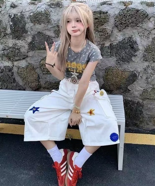AVYL(アヴィル)の「【新色グレー追加】星柄半袖Y2K スターグラフィック ビッグロゴプリント コンパクトTシャツ/タイトフィット ピチT チビT トップス(Tシャツ/カットソー・レディース・ブラック/グレー・M)」の16枚目の写真