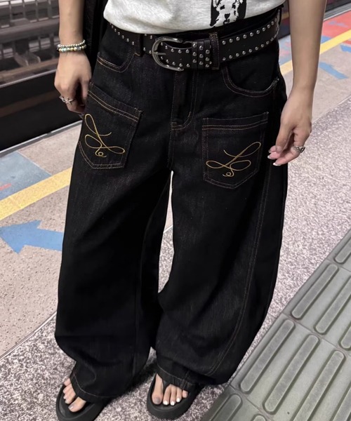 AVYL（アヴィル）の「フロントステッチポケットワイドバギーデニムパンツ/刺繍ポケット ルーズカーブデニムパンツ（デニムパンツ・レディース・ブラック・L/M/S）」の8枚目の写真