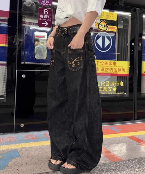 AVYL（アヴィル）の「フロントステッチポケットワイドバギーデニムパンツ/刺繍ポケット ルーズカーブデニムパンツ（デニムパンツ・レディース・ブラック・L/M/S）」の10枚目の写真