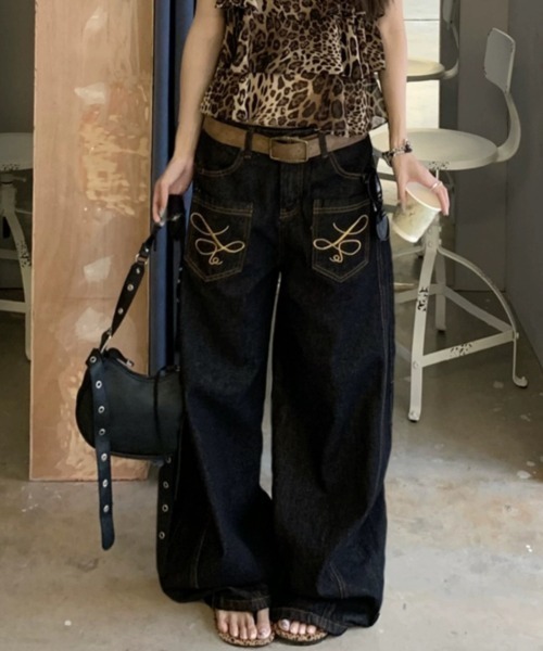 AVYL（アヴィル）の「フロントステッチポケットワイドバギーデニムパンツ/刺繍ポケット ルーズカーブデニムパンツ（デニムパンツ・レディース・ブラック・L/M/S）」の13枚目の写真
