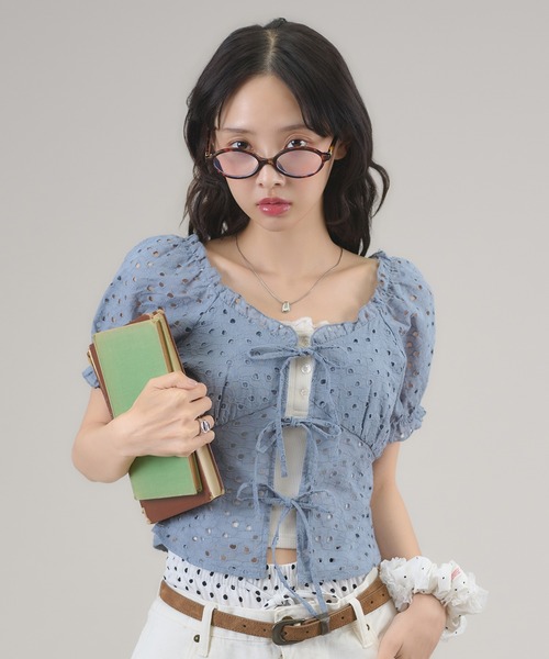 apres jour mignon(アプレジュールミニョン)の「パンチングレースリボンブラウス(その他トップス・レディース・ブルー/ブラウン系その他/ベージュ/オフホワイト/ブラック・フリー/LARGE)」の5枚目の写真
