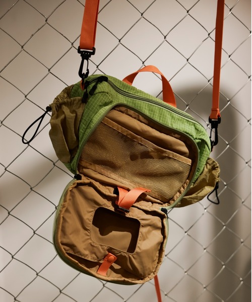 UNIVERSAL OVERALL(ユニバーサルオーバーオール)の「UNIVERSAL OVERALL / UOD / 3WAY OSANPO BAG / お散歩バッグ(ウエスト・ショルダー・ボディバッグ)(ボディバッグ/ウエストポーチ・キッズ・グリーン系その他2/ブラック・F)」の10枚目の写真