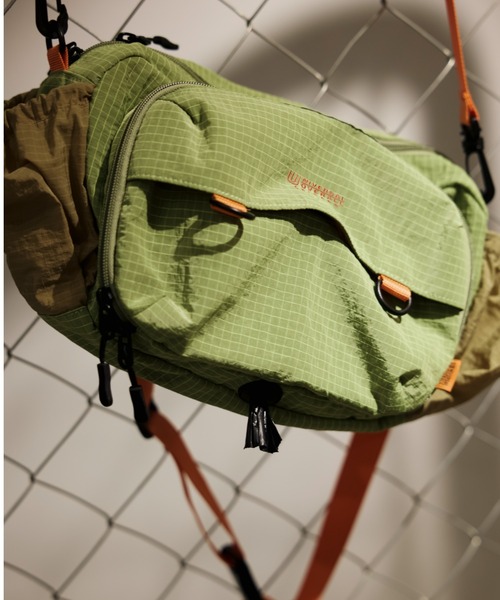 UNIVERSAL OVERALL(ユニバーサルオーバーオール)の「UNIVERSAL OVERALL / UOD / 3WAY OSANPO BAG / お散歩バッグ(ウエスト・ショルダー・ボディバッグ)(ボディバッグ/ウエストポーチ・キッズ・グリーン系その他2/ブラック・F)」の12枚目の写真