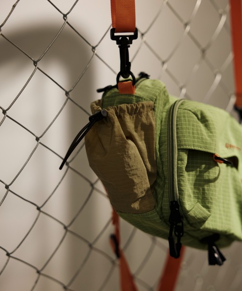 UNIVERSAL OVERALL(ユニバーサルオーバーオール)の「UNIVERSAL OVERALL / UOD / 3WAY OSANPO BAG / お散歩バッグ(ウエスト・ショルダー・ボディバッグ)(ボディバッグ/ウエストポーチ・キッズ・グリーン系その他2/ブラック・F)」の13枚目の写真
