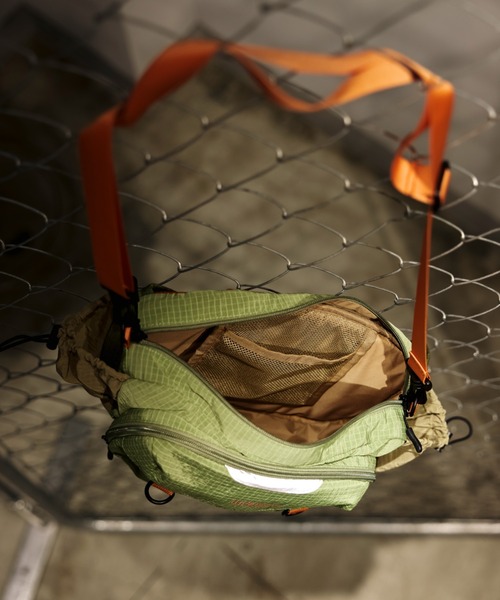 UNIVERSAL OVERALL(ユニバーサルオーバーオール)の「UNIVERSAL OVERALL / UOD / 3WAY OSANPO BAG / お散歩バッグ(ウエスト・ショルダー・ボディバッグ)(ボディバッグ/ウエストポーチ・キッズ・グリーン系その他2/ブラック・F)」の14枚目の写真