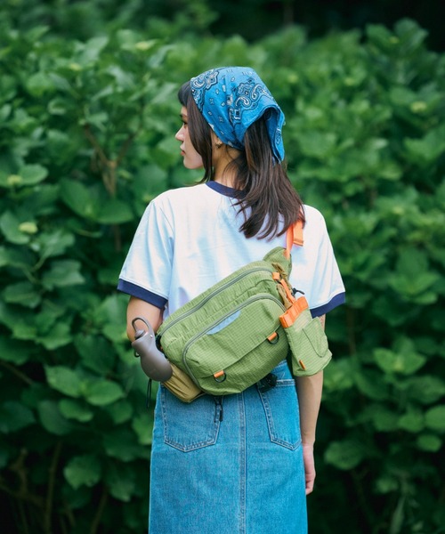 UNIVERSAL OVERALL(ユニバーサルオーバーオール)の「UNIVERSAL OVERALL / UOD / 3WAY OSANPO BAG / お散歩バッグ(ウエスト・ショルダー・ボディバッグ)(ボディバッグ/ウエストポーチ・キッズ・グリーン系その他2/ブラック・F)」の4枚目の写真