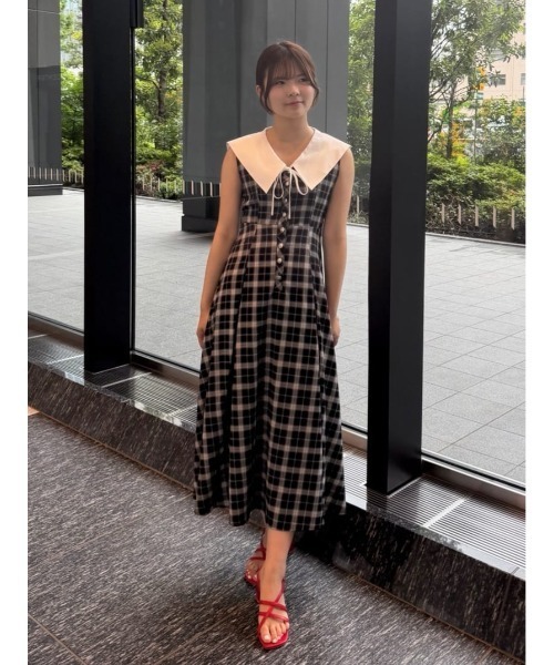 REDYAZEL(レディアゼル)の「セーラーカラーチェックノースリフレアロングワンピース(ワンピース・レディース・ネイビー/ブラック/レッド・FREE)」の11枚目の写真