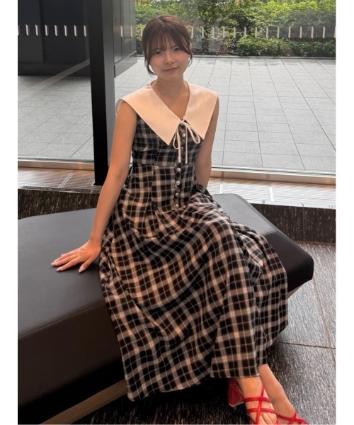 REDYAZEL(レディアゼル)の「セーラーカラーチェックノースリフレアロングワンピース(ワンピース・レディース・ネイビー/ブラック/レッド・FREE)」の9枚目の写真