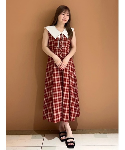 REDYAZEL(レディアゼル)の「セーラーカラーチェックノースリフレアロングワンピース(ワンピース・レディース・ネイビー/ブラック/レッド・FREE)」の17枚目の写真