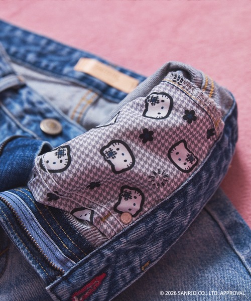 SOMETHING(サムシング)の「SOMETHING×HELLO KITTY(サムシング・ハローキティ)カオハナデザイン ハイウエストブーツカットデニムパンツ/フレアジーンズ(デニムパンツ・レディース・インディゴブルー/ブルー系その他・S/L/M)」の18枚目の写真