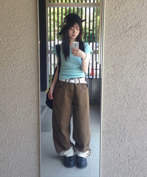 hazyl（ヘイジル）の「rollup wide pants / ロールアップワイドパンツ（デニムパンツ・レディース・インディゴブルー/ブラウン系その他・SMALL/MEDIUM）」の10枚目の写真