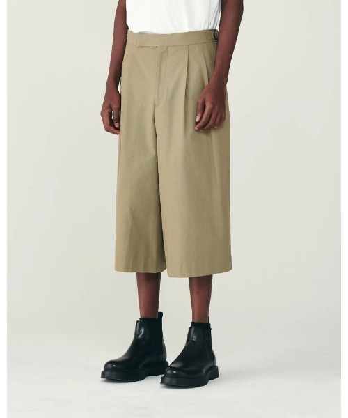 markaware(マーカウェア)の「TWO TUCK CROPPED TROUSERS(チノパンツ・メンズ・ブラック/ベージュ・1/2)」の3枚目の写真