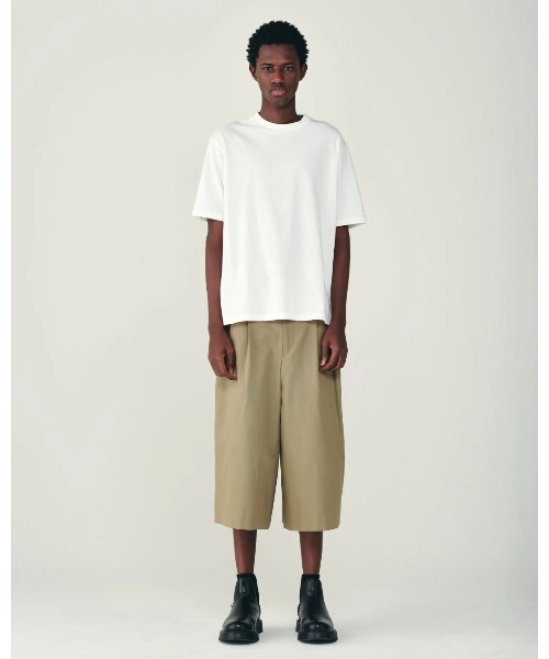 markaware(マーカウェア)の「TWO TUCK CROPPED TROUSERS(チノパンツ・メンズ・ブラック/ベージュ・1/2)」の4枚目の写真
