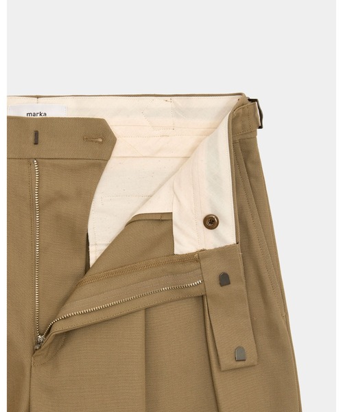 markaware(マーカウェア)の「TWO TUCK CROPPED TROUSERS(チノパンツ・メンズ・ブラック/ベージュ・1/2)」の9枚目の写真