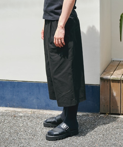 markaware(マーカウェア)の「TWO TUCK CROPPED TROUSERS(チノパンツ・メンズ・ブラック/ベージュ・1/2)」の10枚目の写真
