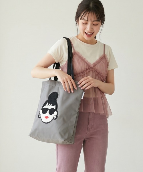 HAPPY FACE（ハッピーフェイス）の「EMMA 顔相良刺繍トート（トートバッグ・レディース・イエロー/レオパード/ストライプ/ブラック/ベージュ/グレー系1/ブラック系4/ゼブラ/レッド/グレー系2/グレー系3/グレー/ドット・ONE SIZE）」の3枚目の写真