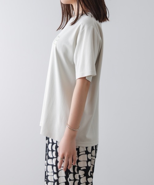 Bou Jeloud(ブージュルード)の「刺しゅうロゴT(Tシャツ/カットソー・レディース・オフホワイト/ブラック/ベージュ・FREE)」の6枚目の写真