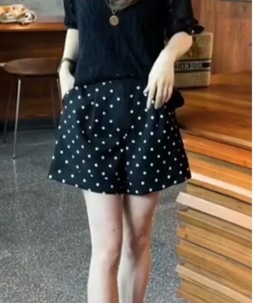 semuse(セミューズ)の「ドット柄ハイウエストショートパンツ(その他パンツ・レディース・ブラック・M/L)」の2枚目の写真