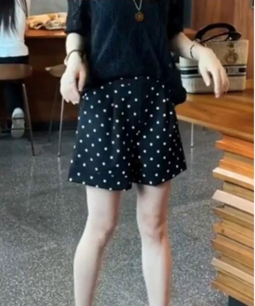 semuse(セミューズ)の「ドット柄ハイウエストショートパンツ(その他パンツ・レディース・ブラック・M/L)」の3枚目の写真