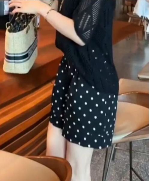 semuse(セミューズ)の「ドット柄ハイウエストショートパンツ(その他パンツ・レディース・ブラック・M/L)」の4枚目の写真