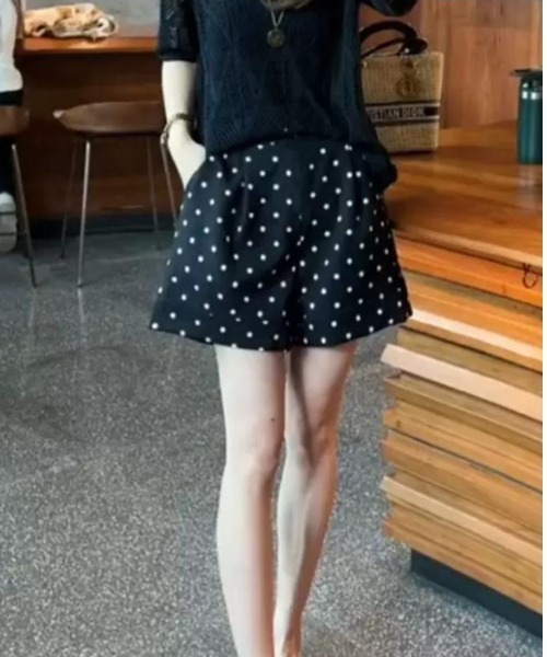 semuse(セミューズ)の「ドット柄ハイウエストショートパンツ(その他パンツ・レディース・ブラック・M/L)」の6枚目の写真