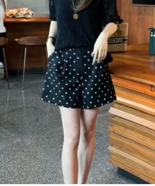 semuse(セミューズ)の「ドット柄ハイウエストショートパンツ(その他パンツ・レディース・ブラック・M/L)」の7枚目の写真