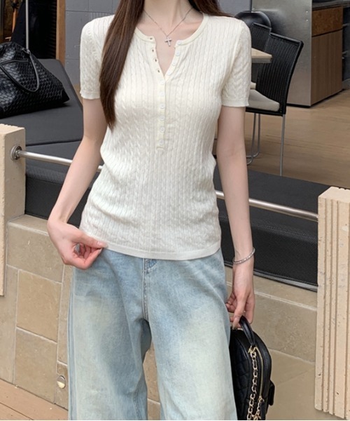 LUCPY(ラクピー)の「ケーブル編みヘンリーネックリブニットトップス(ニット/セーター・レディース・グレー/ホワイト/ピンク・FREE)」の6枚目の写真