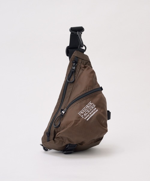 FREDRIK PACKERS(フレドリックパッカーズ)の「【FREDRIK PACKERS】ACCORD SLING MINI(ボディバッグ/ウエストポーチ・レディース・ブラック/ブラウン・FREE)」の2枚目の写真