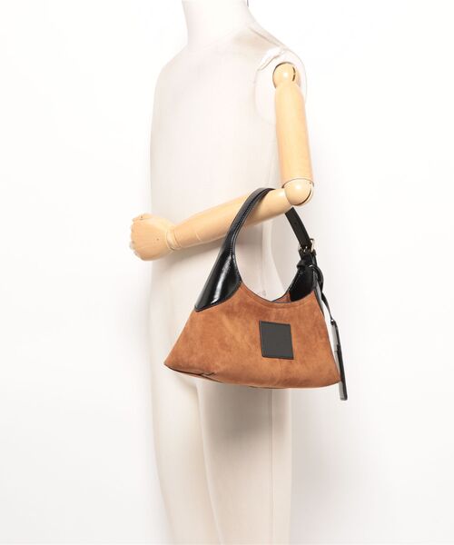 MARC JACOBS（マークジェイコブス）の「THE SUEDE SMALL BELTED SACK BAG/ザ スエード ベルテッド サック バッグ（ショルダーバッグ・レディース・ブラウン・ONE SIZE）」の9枚目の写真