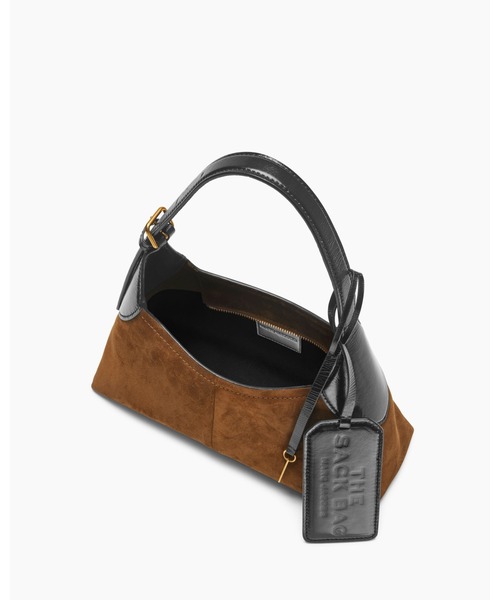 MARC JACOBS（マークジェイコブス）の「THE SUEDE SMALL BELTED SACK BAG/ザ スエード ベルテッド サック バッグ（ショルダーバッグ・レディース・ブラウン・ONE SIZE）」の4枚目の写真