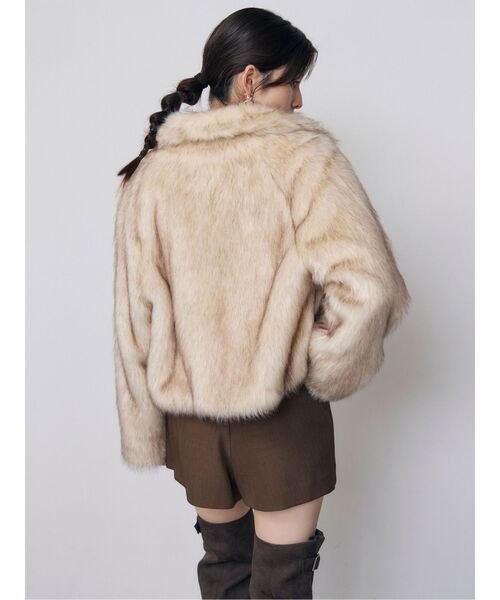 MURUA(ムルーア)の「【選べる着丈】グラデーションフェイクファーブルゾン 冬服(ブルゾン・レディース・パープル/ブラウン/グレー/アイボリー/その他1・1/2)」の12枚目の写真