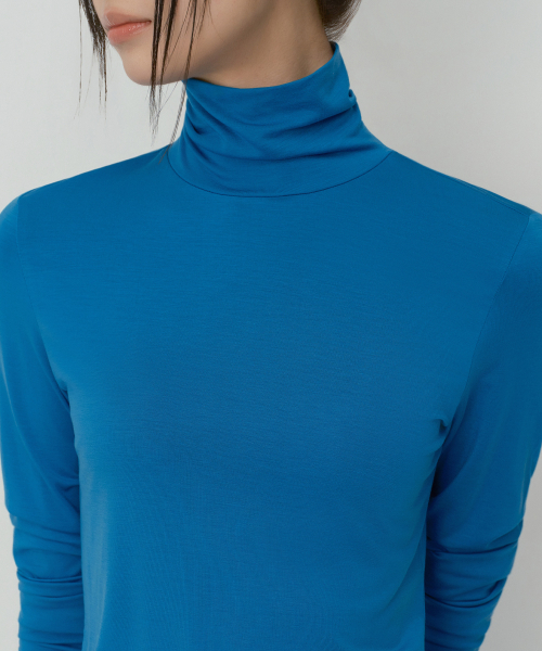 MUSINSA STANDARD WOMAN（ムシンサスタンダードウーマン）の「ウィメンズテンセルスリムタートルネックTシャツ[ティルブルー]（Tシャツ/カットソー・レディース・その他・SMALL/MEDIUM/LARGE）」の5枚目の写真