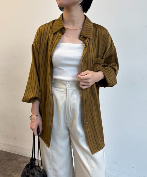 Jena espace merveilleux(ジェナ エスパスメルヴェイユ)の「【PalinkA/パリンカ】ストライプサテンシャツ(シャツ/ブラウス・レディース・ブラウン/カーキ・FREE)」の2枚目の写真