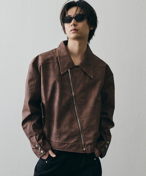 Shoowtime(ショウタイム)の「Asymmetrical Diagonal-Zip Faux Leather Jacket / アシンメトリーダイアゴナルジップ フェイクレザージャケット(その他アウター・メンズ・グレー/ブラウン・MEDIUM/X-LARGE/LARGE)」の17枚目の写真